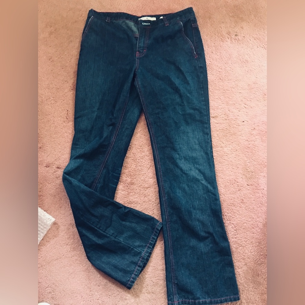 Tommy Hilfiger Vantage Women’s Jean’s Size 6 Excellent condition.